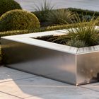 Aluminium-Hochbeet in modernem Design auf Terrasse